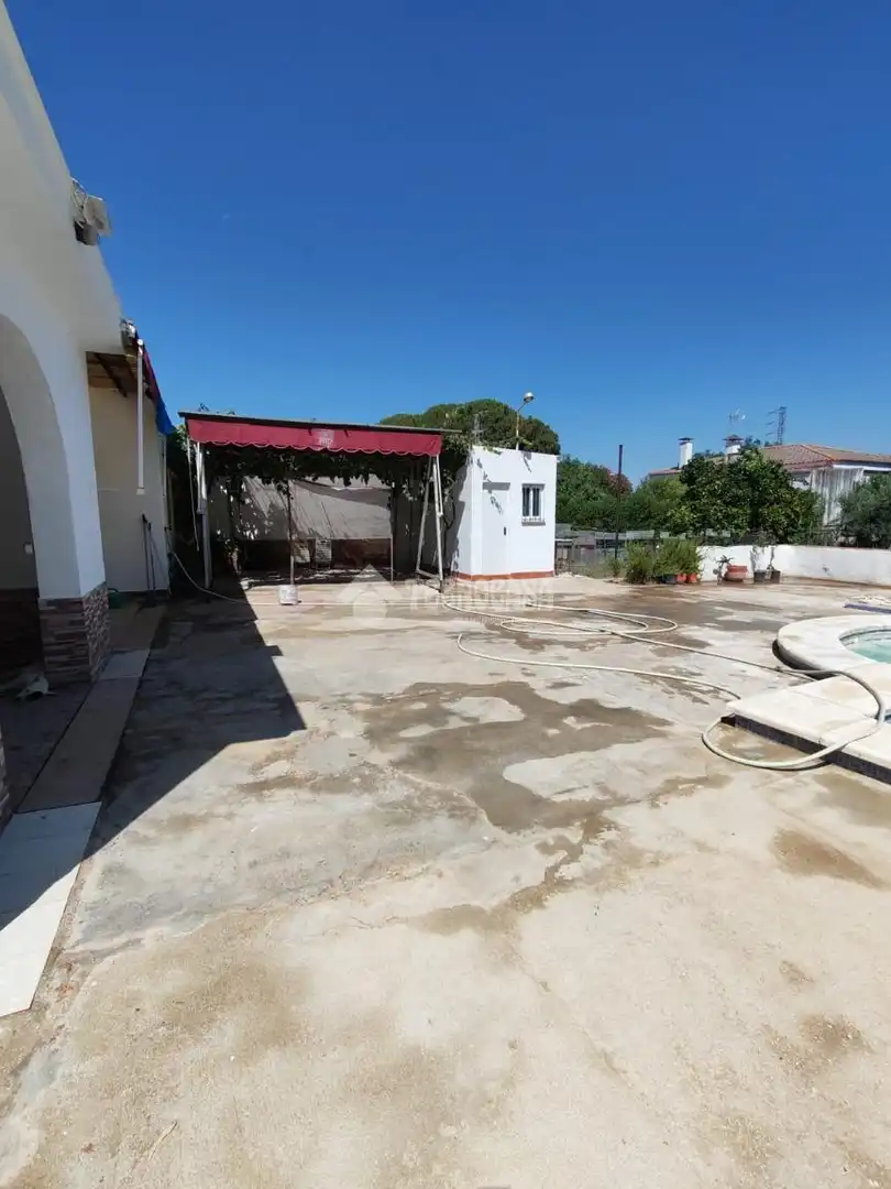 Country homes for sale in Marchena  with Air Conditioner, Storage room and Swimming Pool
