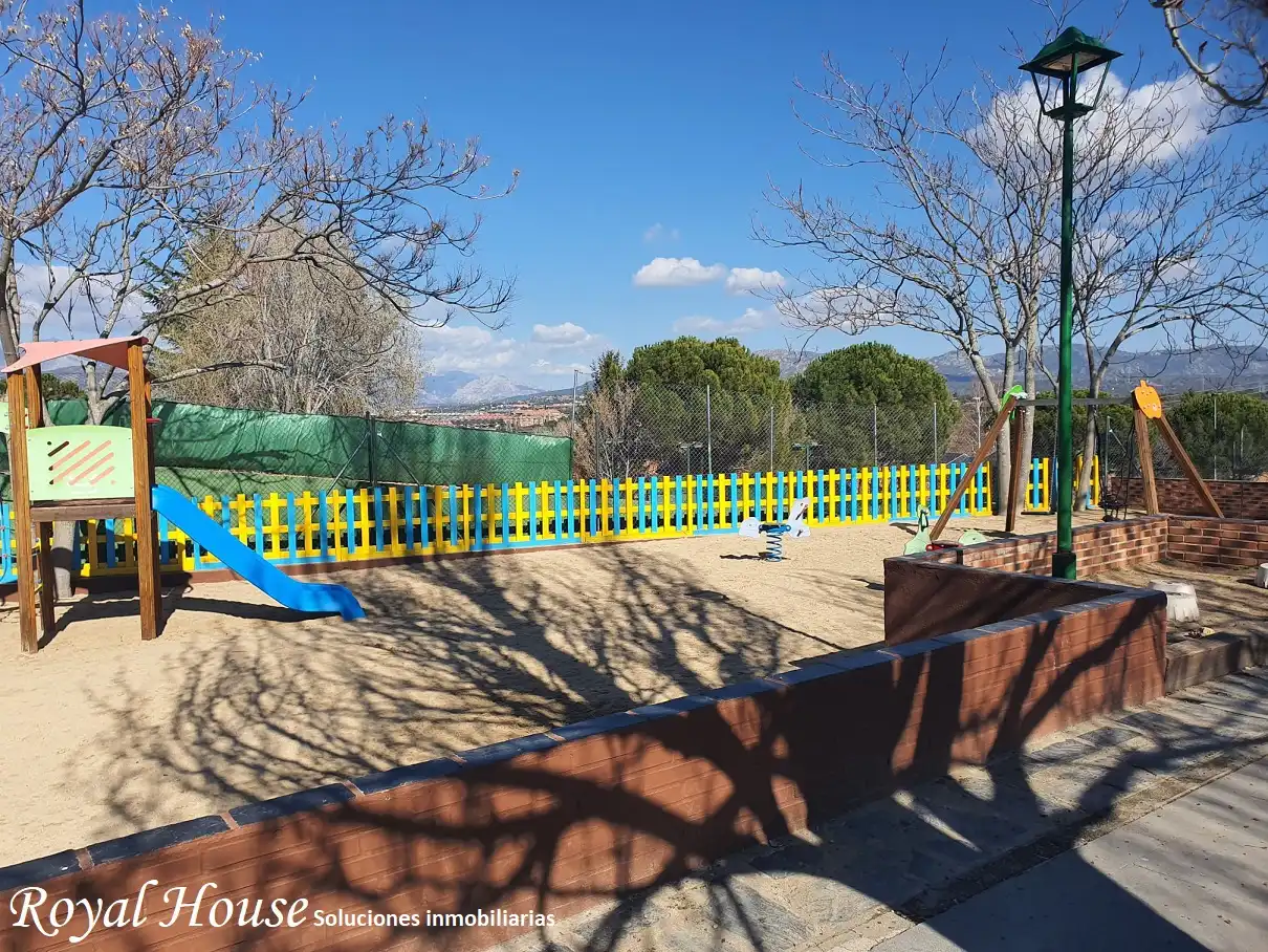 Jardí de Casa adosada en venda en Galapagar amb Calefacció, Jardí privat i Terrassa