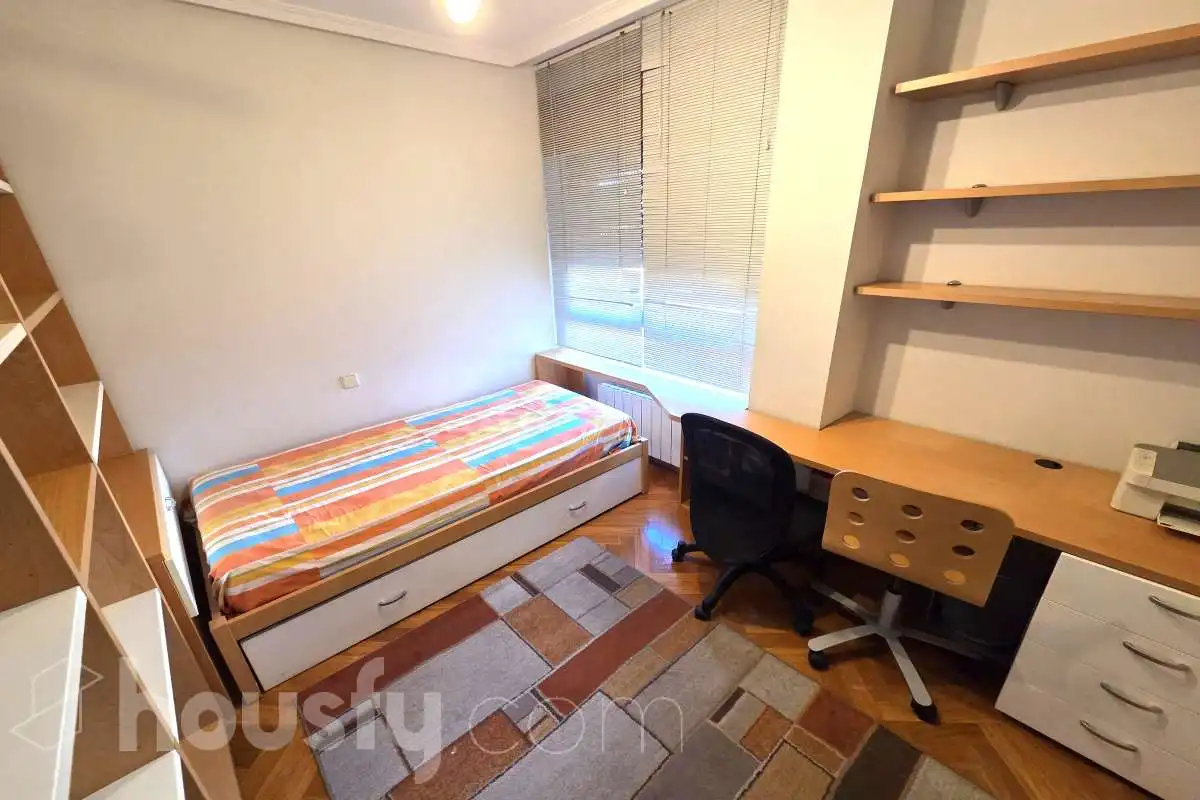 Bedroom of Flat for rent in Madrid  with Air Conditioner, Heating and Parquet flooring