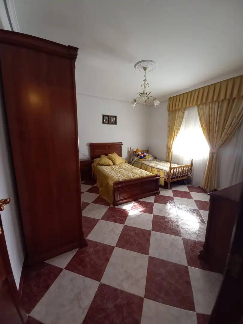 Dormitori de Casa o xalet en venda en Córdoba amb Jardí privat, Terrassa i Moblat