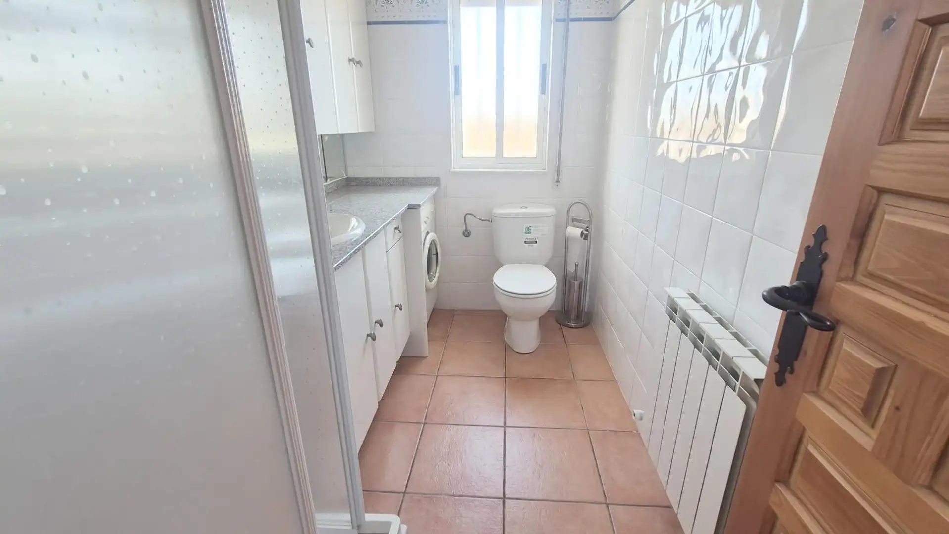 Bathroom of Houses for sale in Calvarrasa de Abajo  with Heating, Storage room and Furnished