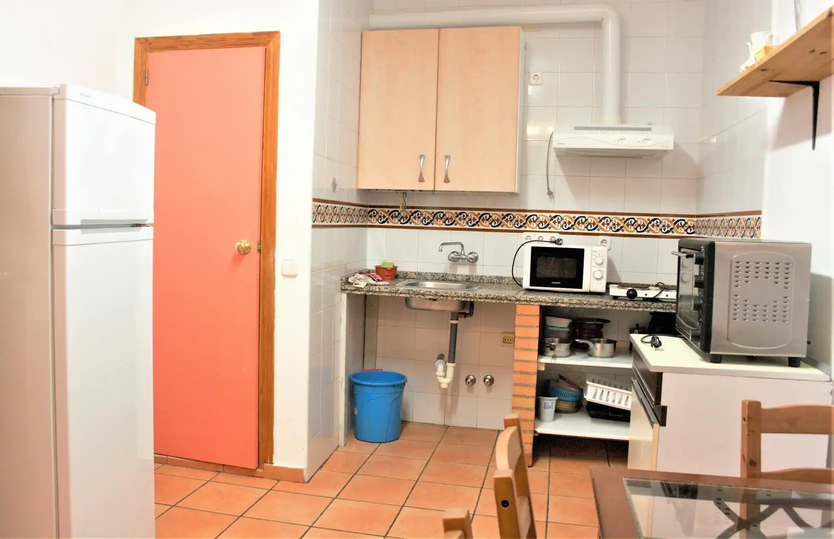 Kitchen of Flat for share in Sevilla  with Furnished, Washing machine and TV