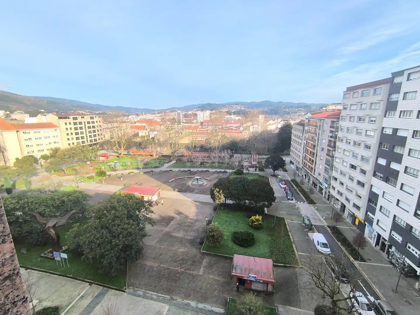 Vista exterior de Piso en venta en Pontevedra Capital  con Calefacción, Parquet y Trastero