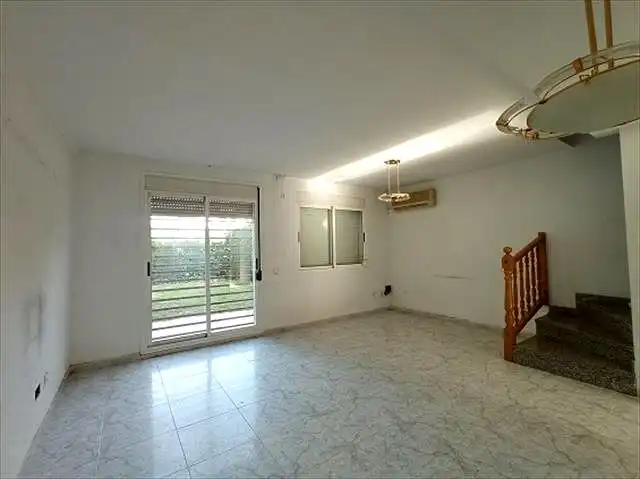 Adosado con terraza en venta en Carrer Pau Vila, imagen 2