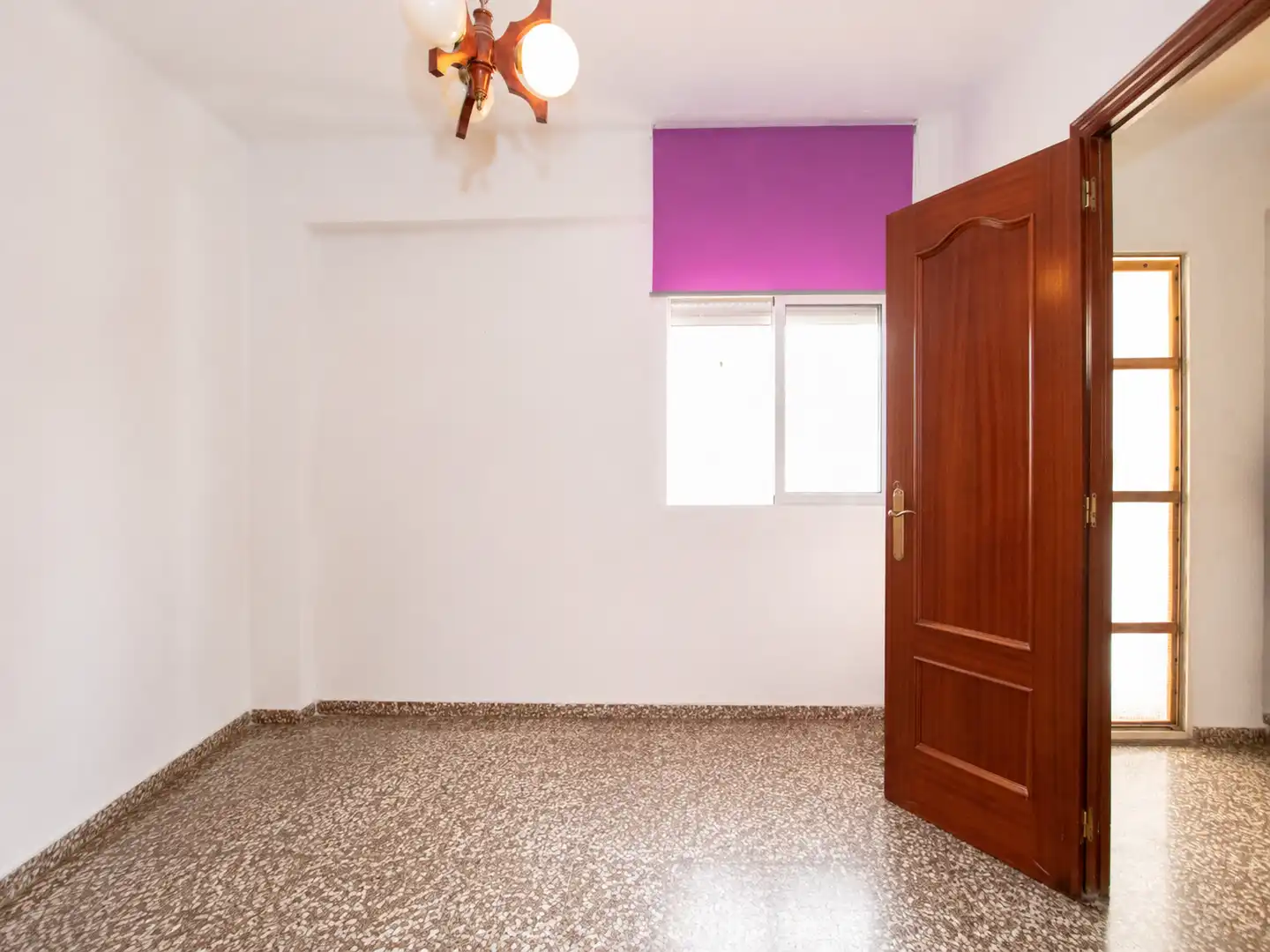 Piso en venta en Valencia con Terraza, Trastero y Horno