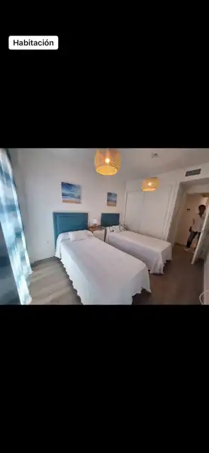 Habitación de Piso de alquiler en Fuengirola con Aire acondicionado, Terraza y Amueblado