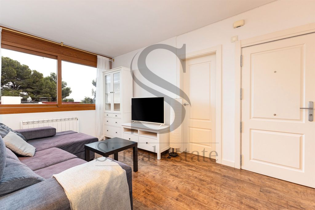 Bedroom of Flat for sale in  Barcelona Capital  with Heating, Parquet flooring and Oven