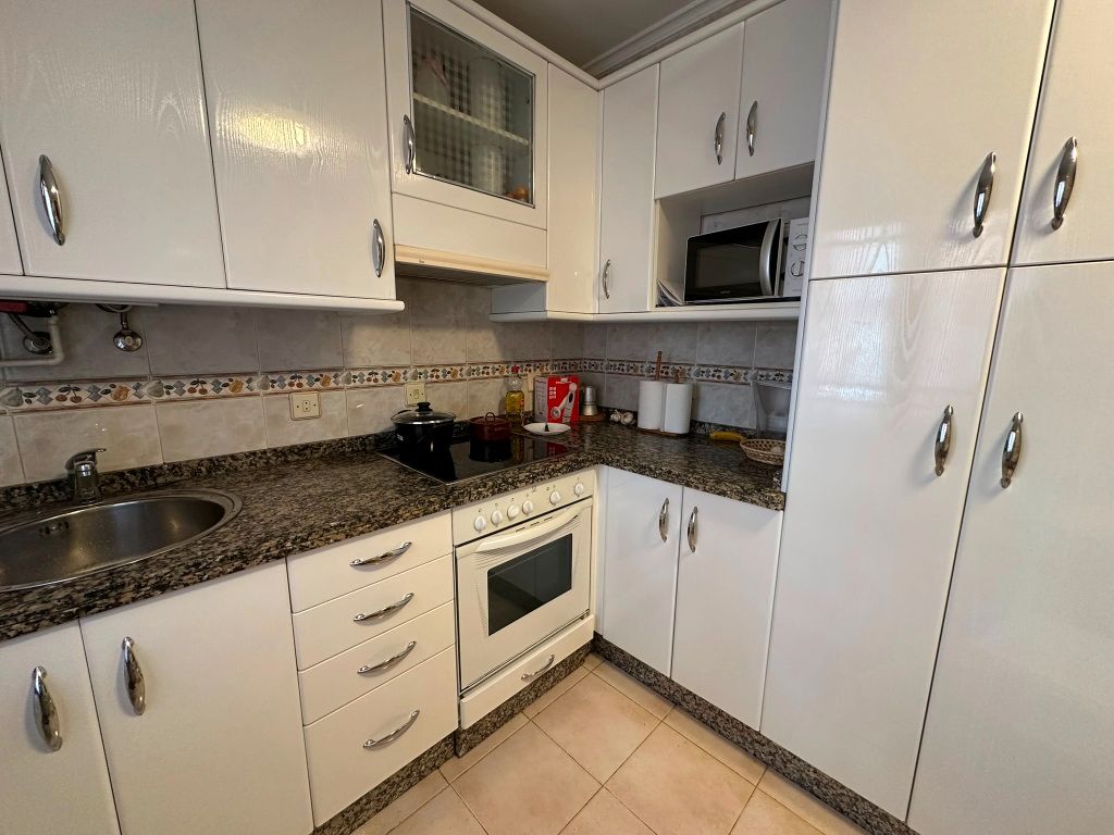 Cocina de Piso en venta en Gijón  con Calefacción, Trastero y Amueblado