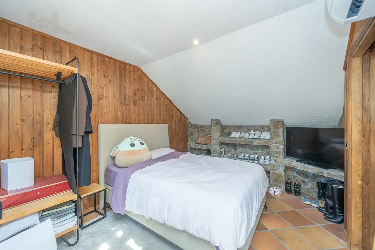 Habitación de Casa adosada en venta en Torrelodones con Aire acondicionado, Calefacción y Jardín privado