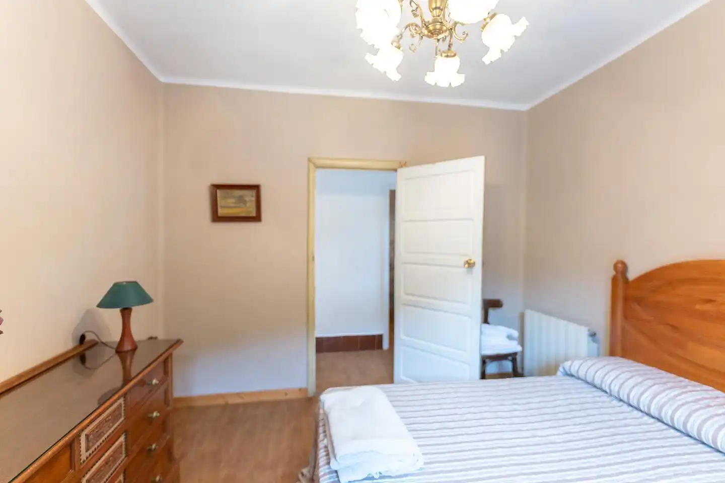 Habitación de Casa adosada en venta en Somiedo con Calefacción, Jardín privado y Terraza