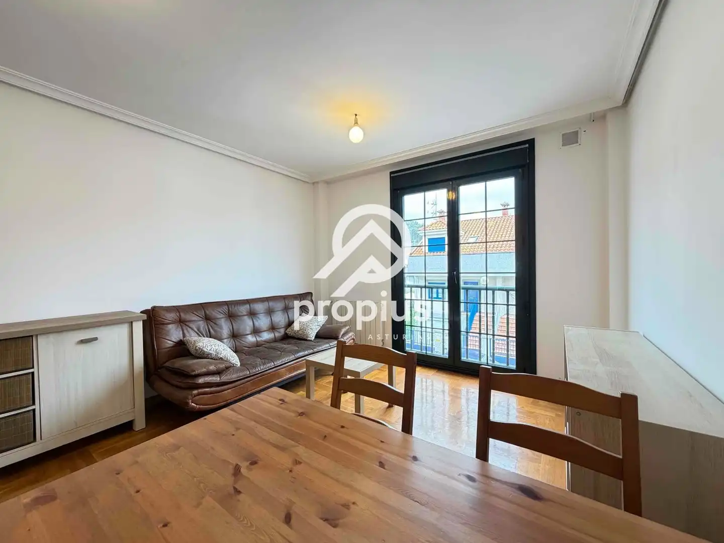 Vista exterior de Piso en venta en Soto del Barco con Calefacción, Trastero y Amueblado