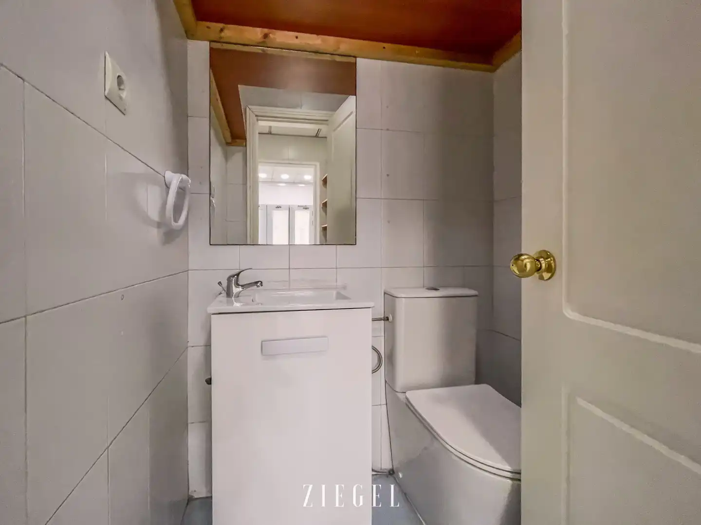 Baño de Local de alquiler en Las Palmas de Gran Canaria con Aire acondicionado