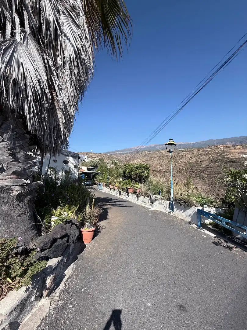 Country house with garden for sale in Calle la Vera