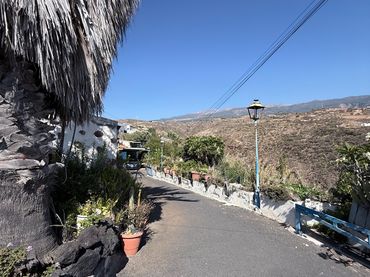 Country house with garden for sale in Calle la Vera