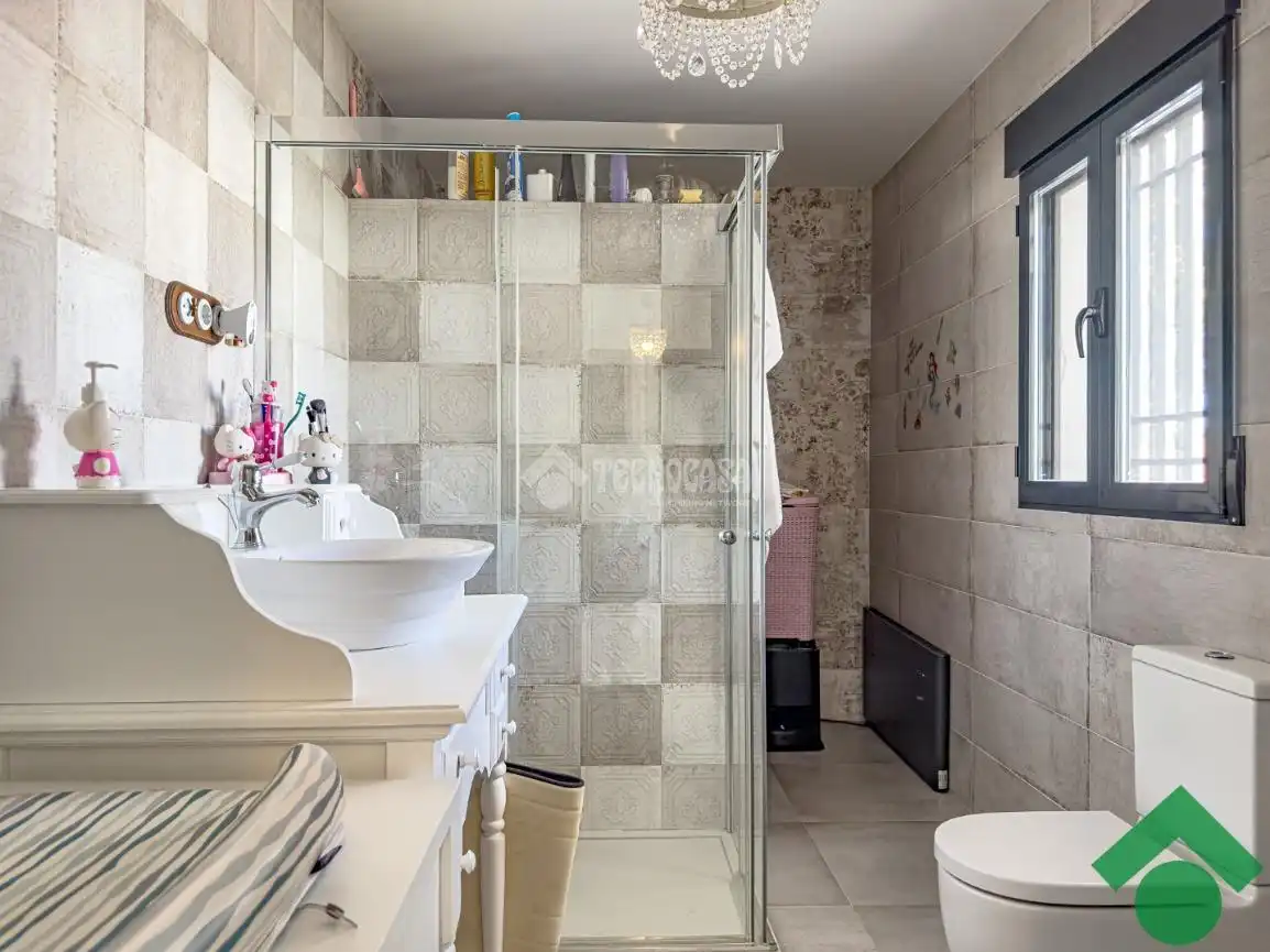 Bathroom of Houses for sale in Vegas del Genil