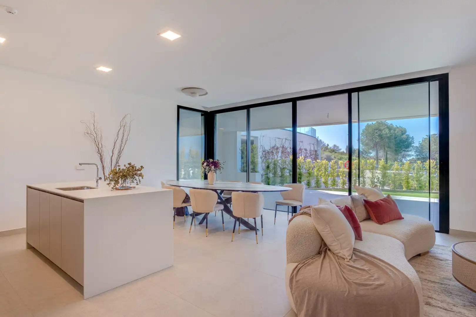 Living room of Ground floor for sale in Marbella  with Air Conditioner, Private garden and Terrace