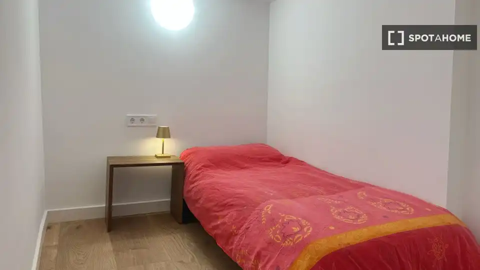 Habitación de Piso de alquiler en Barcelona con Aire acondicionado, Calefacción y Amueblado