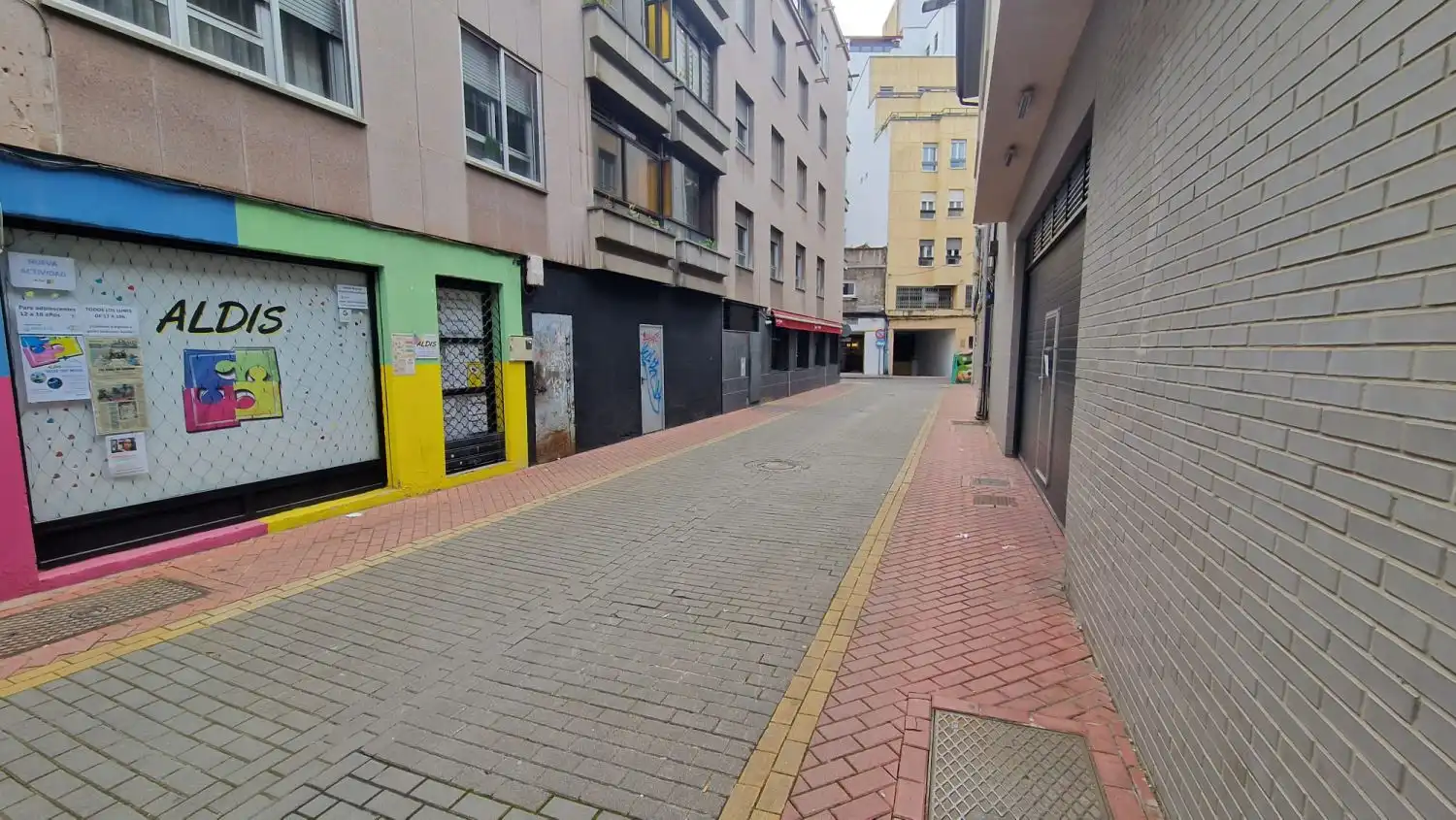 Vista exterior de Garaje en venta en León Capital 