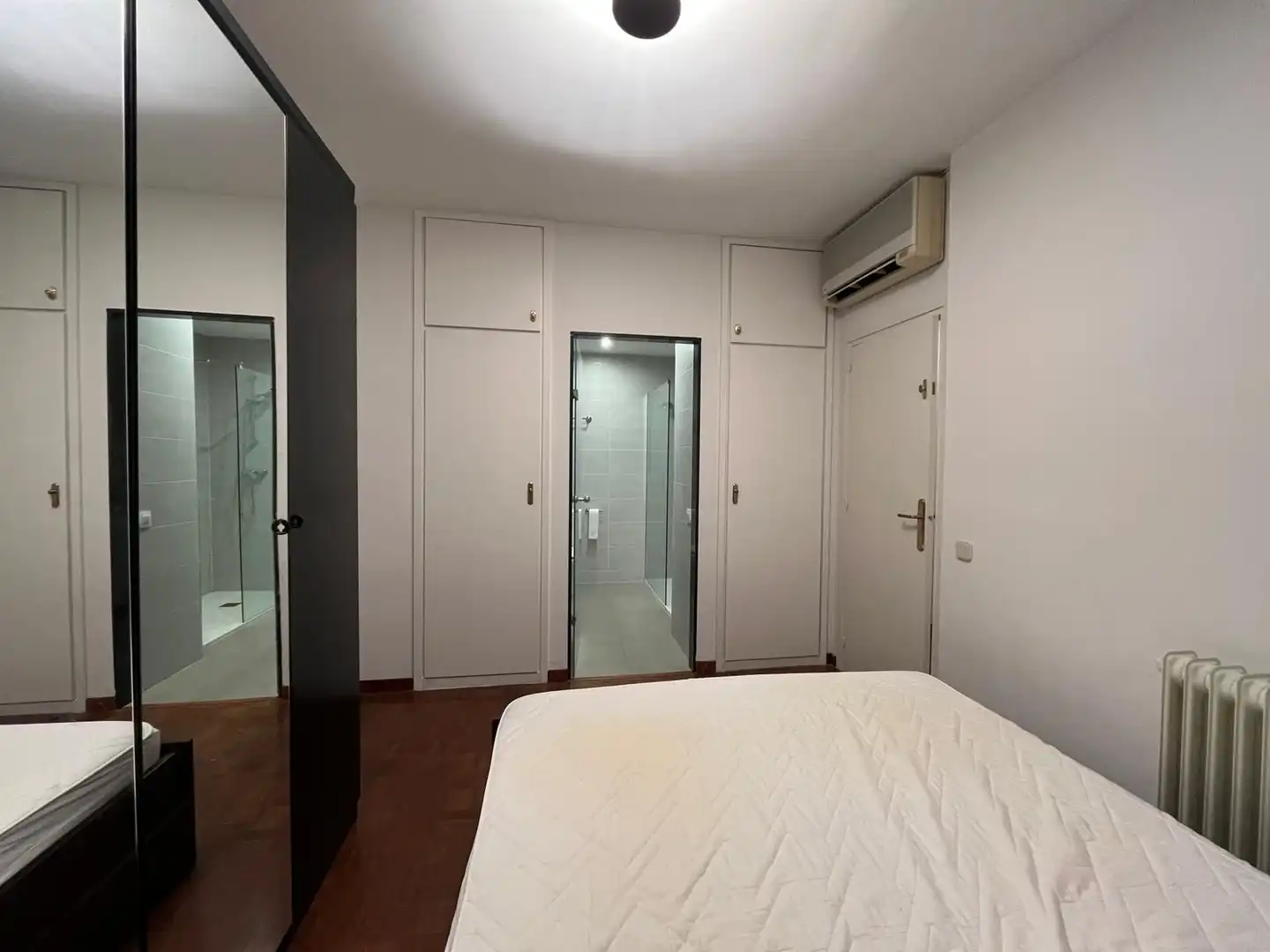 Schlafzimmer von Wohnung zum Verkauf in Barcelona mit Klimaanlage, Heizung und Parkett
