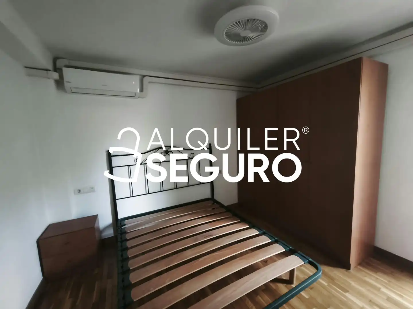 Dormitori de Pis de lloguer en Zaragoza amb Aire condicionat, Calefacció i Terrassa