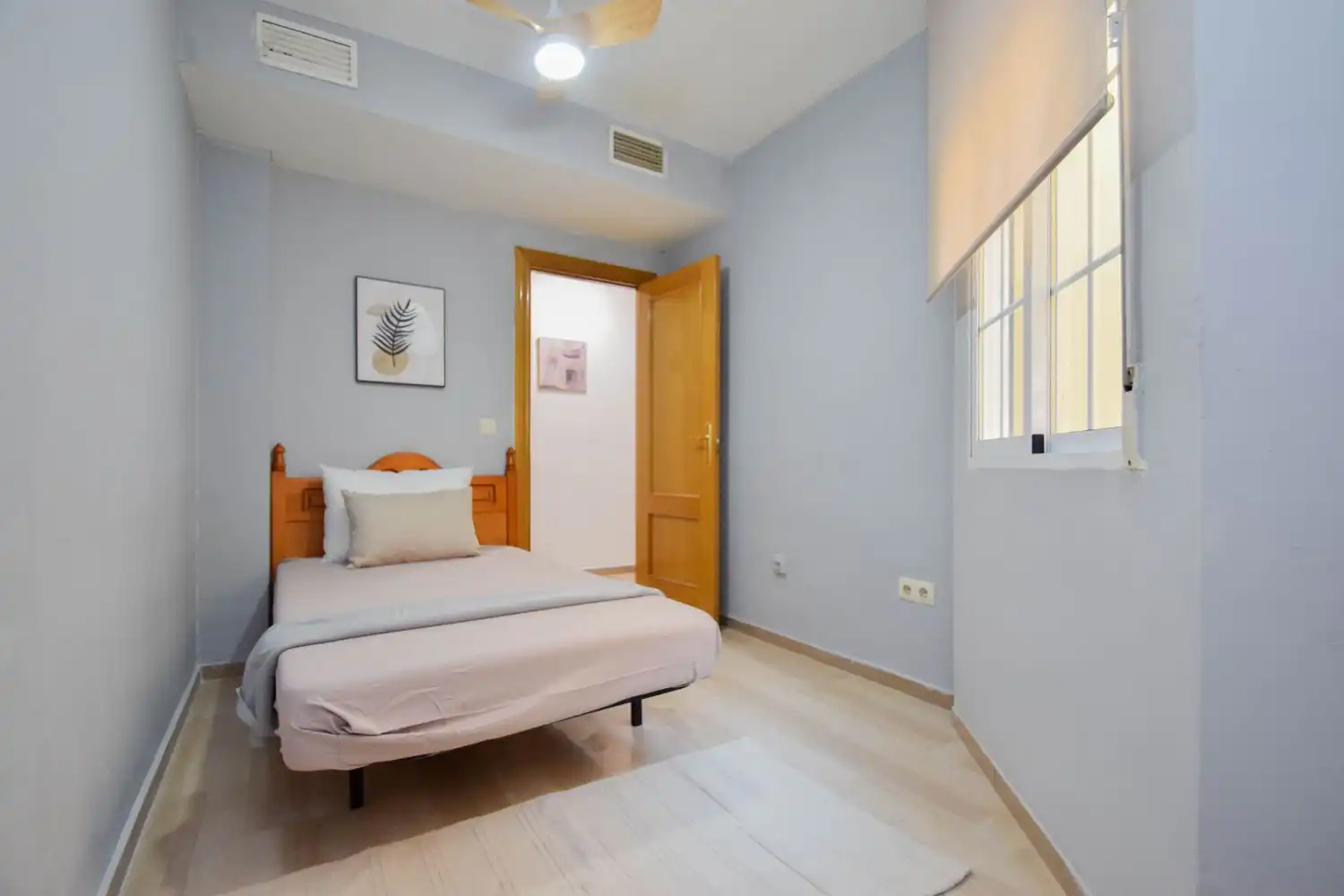 Habitación de Dúplex en venta en Cúllar Vega con Terraza, Trastero y Amueblado