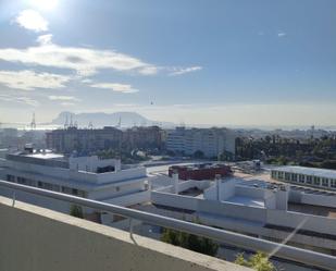 Vista exterior de Àtic en venda en Algeciras amb Parquet, Terrassa i Piscina comunitària