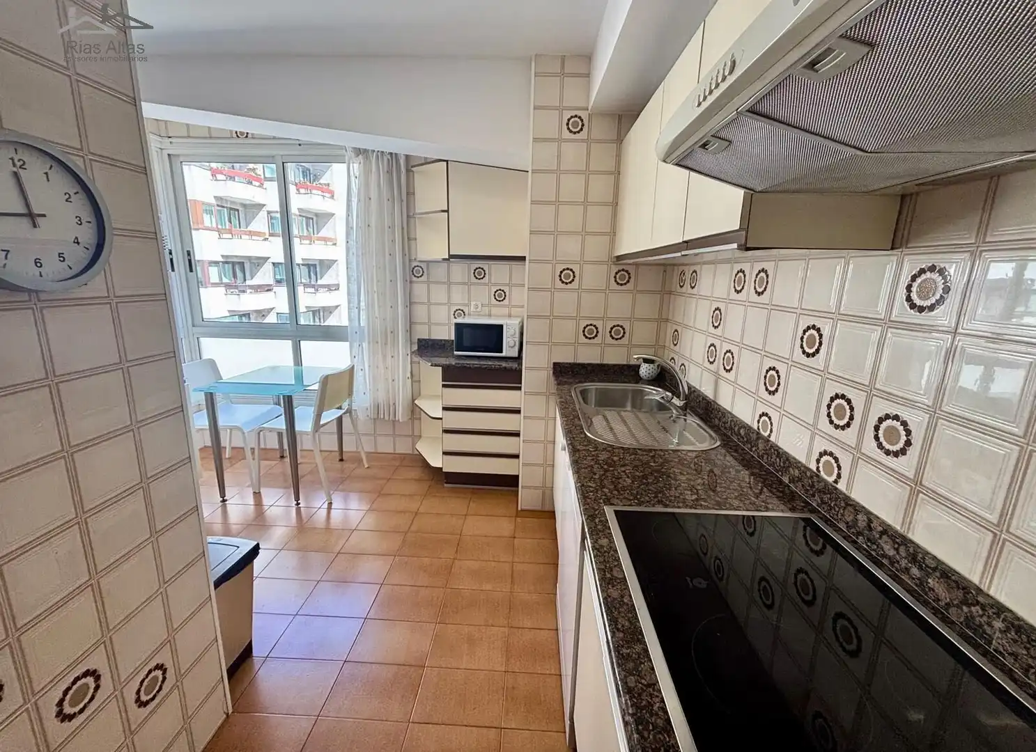 Küche von Wohnung zur Miete in A Coruña Capital  mit Heizung und Möbliert