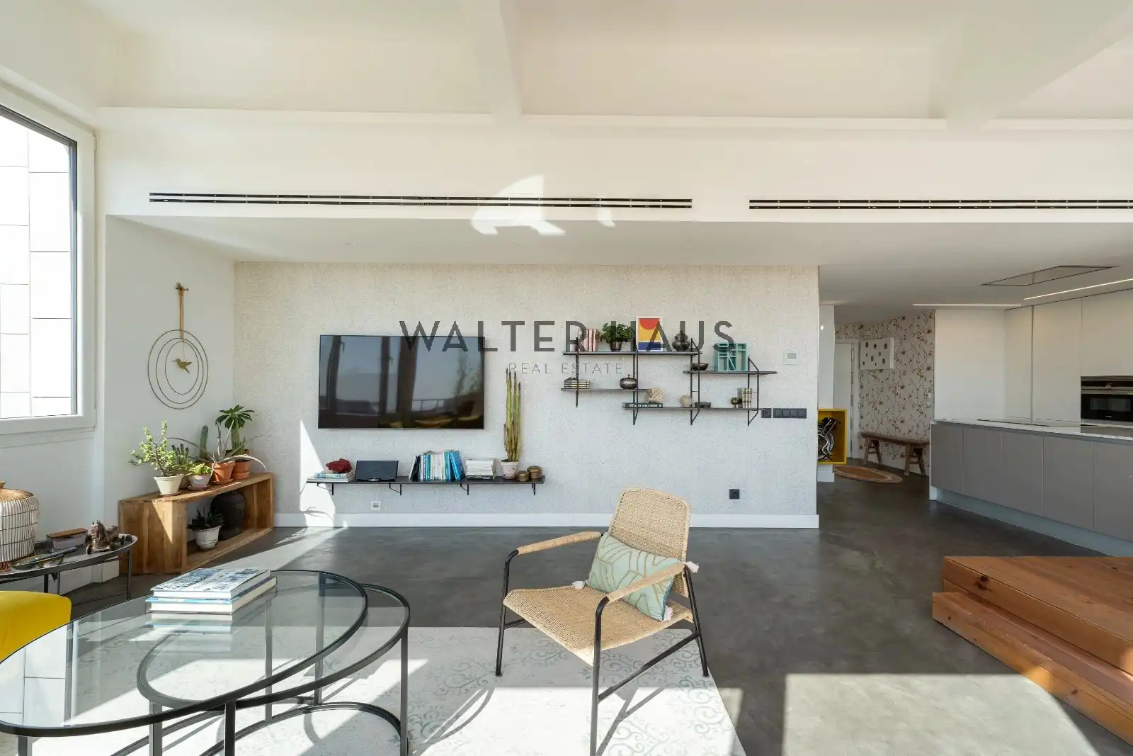 Living room of Flat for sale in Madrid  with Air Conditioner, Heating and Storage room