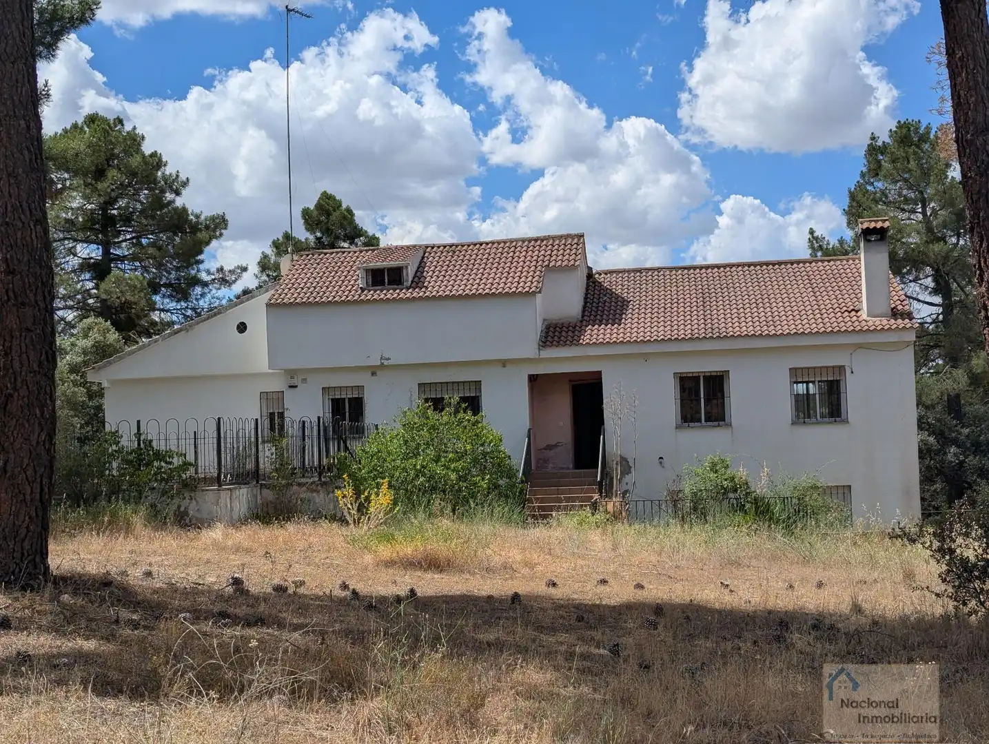 Vista exterior de Casa o xalet en venda en Marugán amb Calefacció, Traster i Alarma