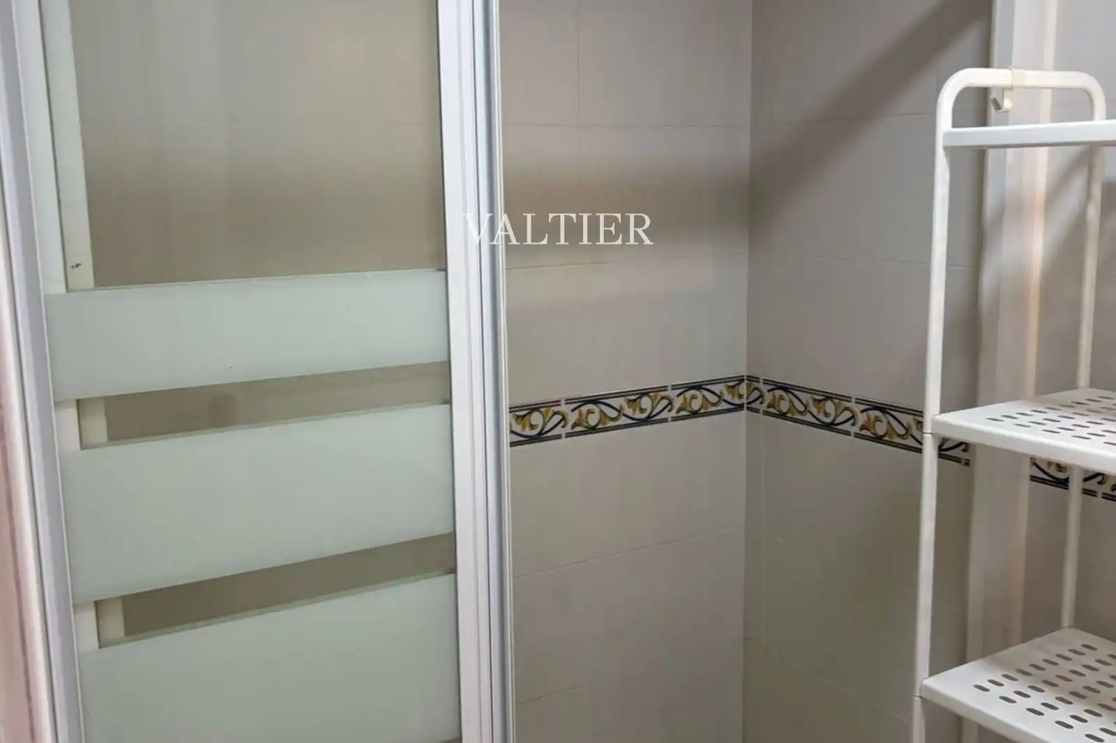 Bany de Apartament de lloguer en Madrid amb Calefacció i Terrassa