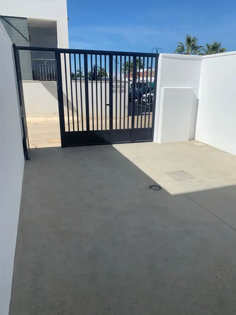 Terraced house with balcony for sale in Barrio BARRIO CANELA, imagen 3