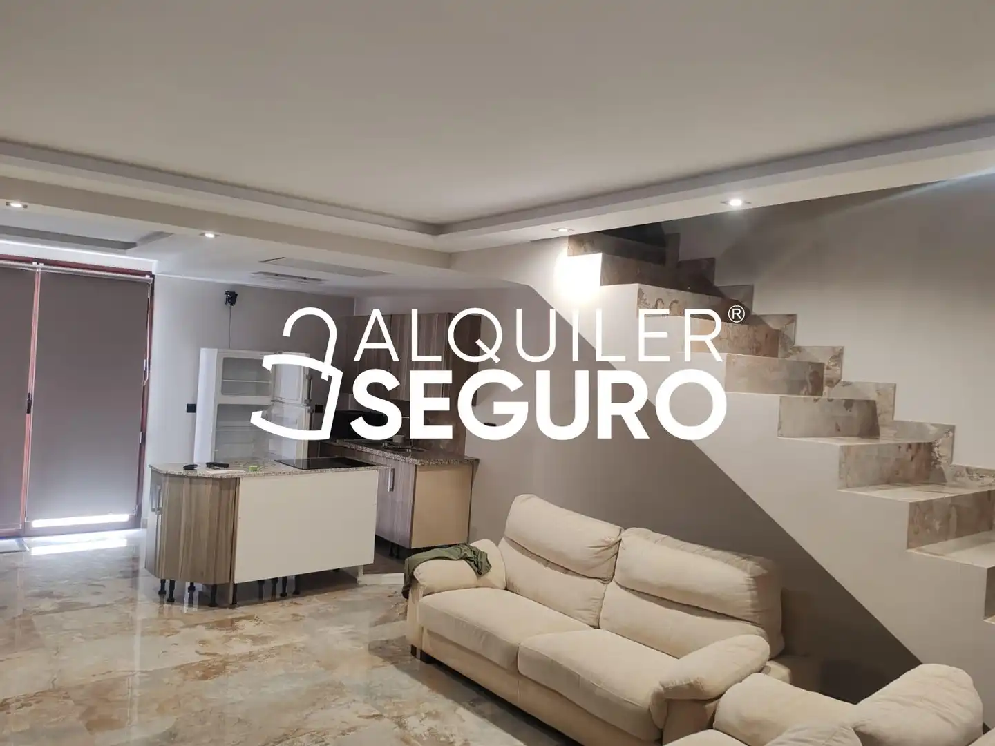 Sala de estar de Casa o chalet de alquiler en Jun con Aire acondicionado, Terraza y Piscina