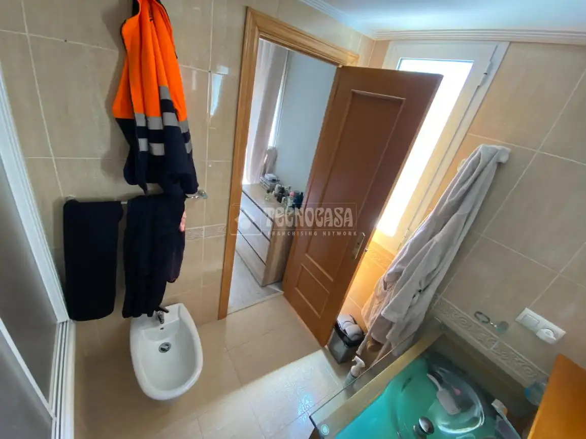 Baño de Piso en venta en Paterna con Aire acondicionado, Terraza y Balcón