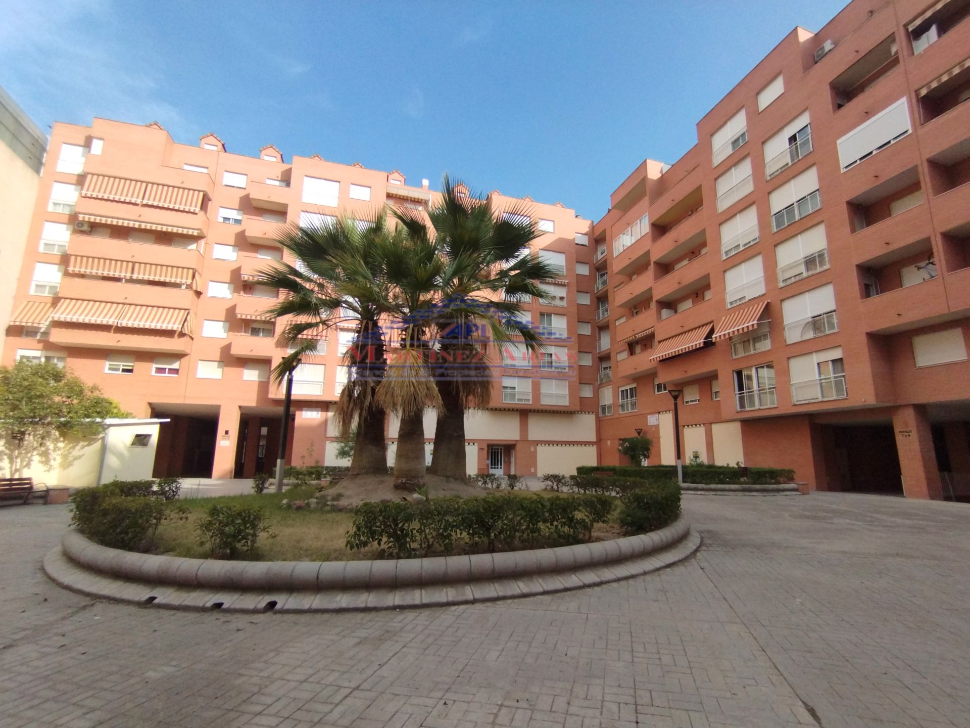 Vista exterior de Dúplex en venda en Linares amb Calefacció, Parquet i Balcó