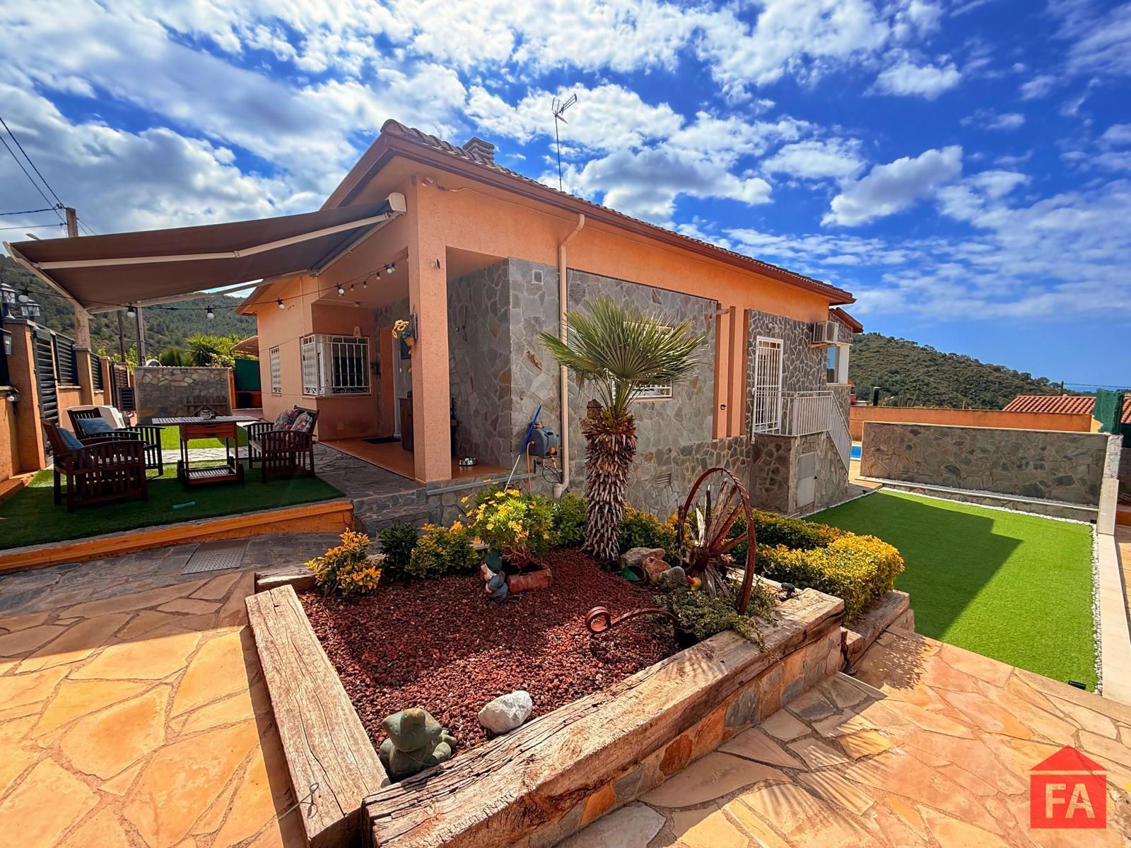 Vista exterior de Casa o xalet en venda en Bonastre amb Aire condicionat, Calefacció i Traster