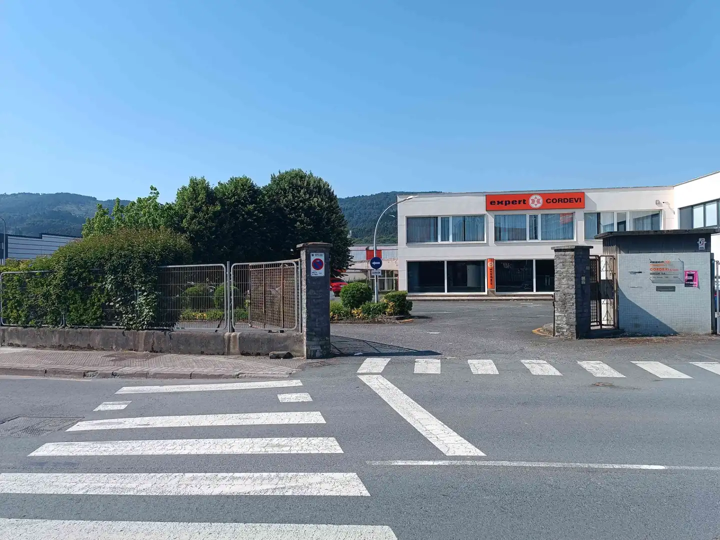 Vista exterior de Nave industrial en venta en Derio