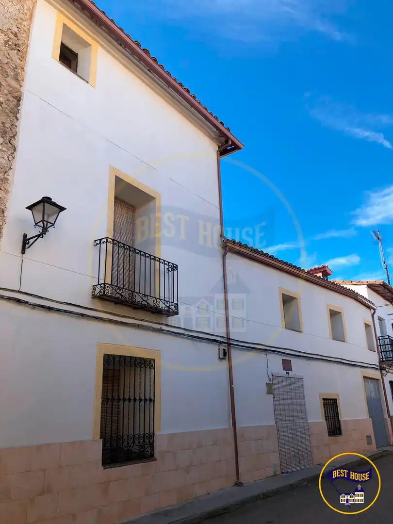 Vista exterior de Casa o xalet en venda en Castejón (Cuenca) amb Calefacció, Terrassa i Traster