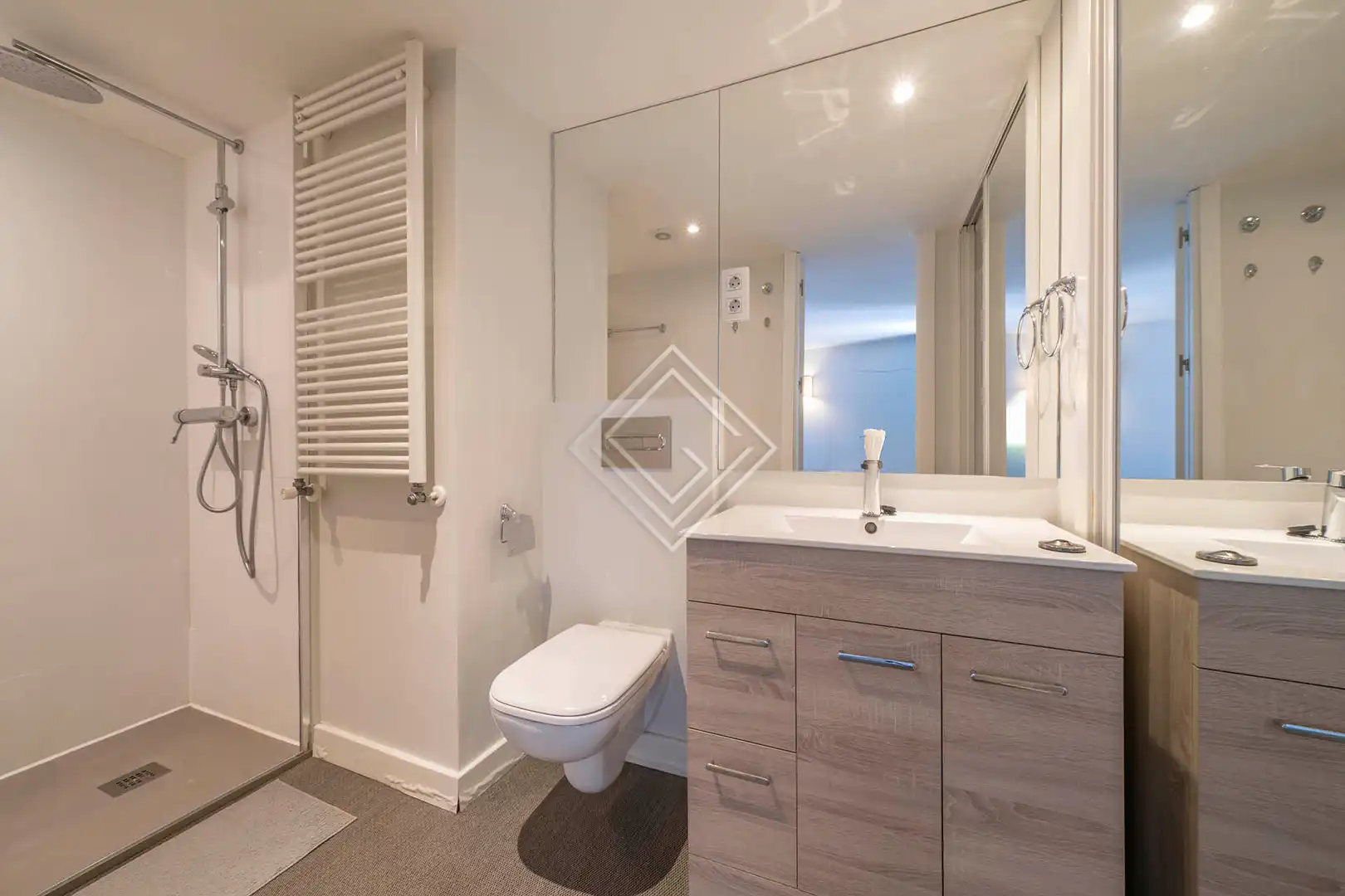 Baño de Dúplex de alquiler en Madrid con Aire acondicionado y Calefacción