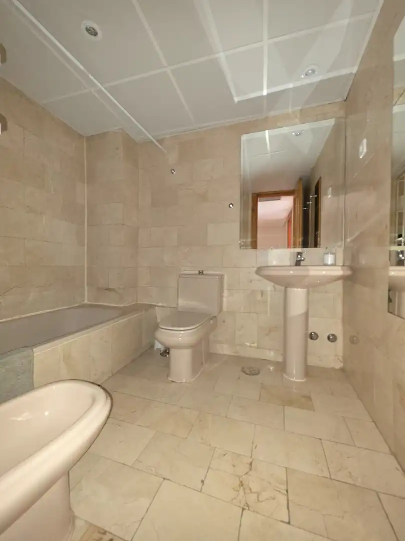 Bathroom of Duplexes for sale in Madrid  with Air Conditioner, Heating and Parquet flooring