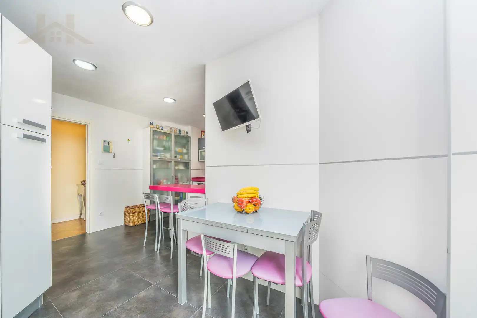 Kitchen of Flat for sale in Pozuelo de Alarcón  with Air Conditioner, Heating and Storage room