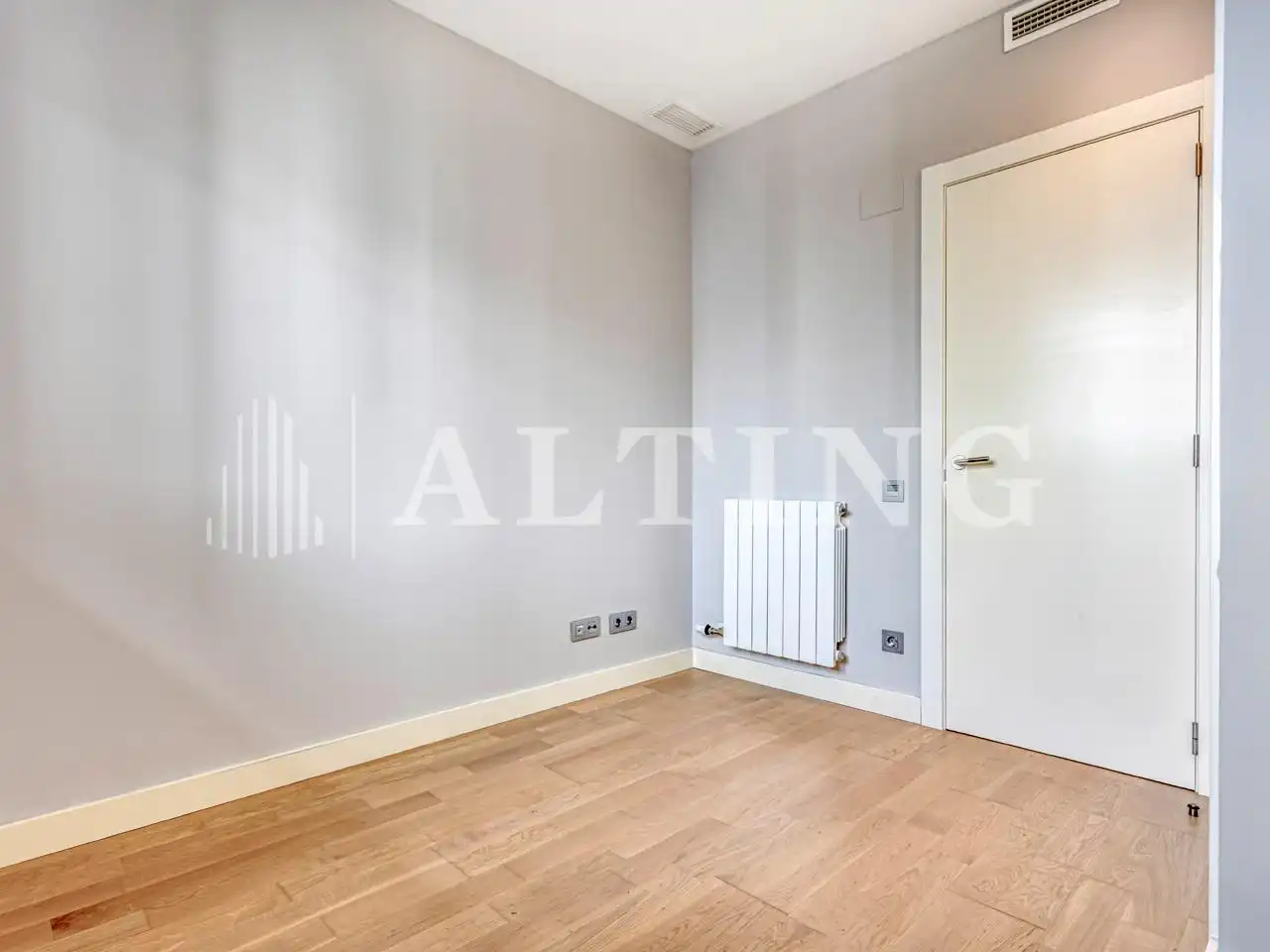 Schlafzimmer von Wohnung zum Verkauf in Barcelona mit Parkett, Terrasse und Abstellraum