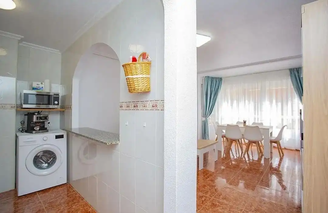 Cocina de Apartamento de alquiler en Torrevieja con Aire acondicionado, Amueblado y Internet