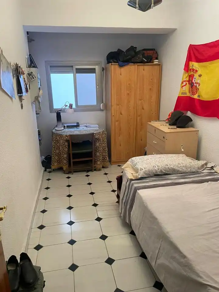 Habitación de Piso de alquiler en Granada con Terraza y Amueblado