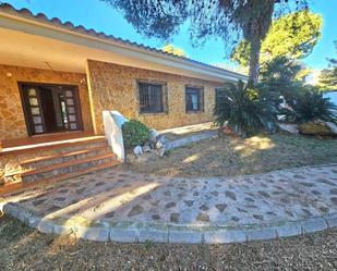 Vista exterior de Casa o xalet en venda en Benicasim / Benicàssim amb Jardí privat, Terrassa i Traster