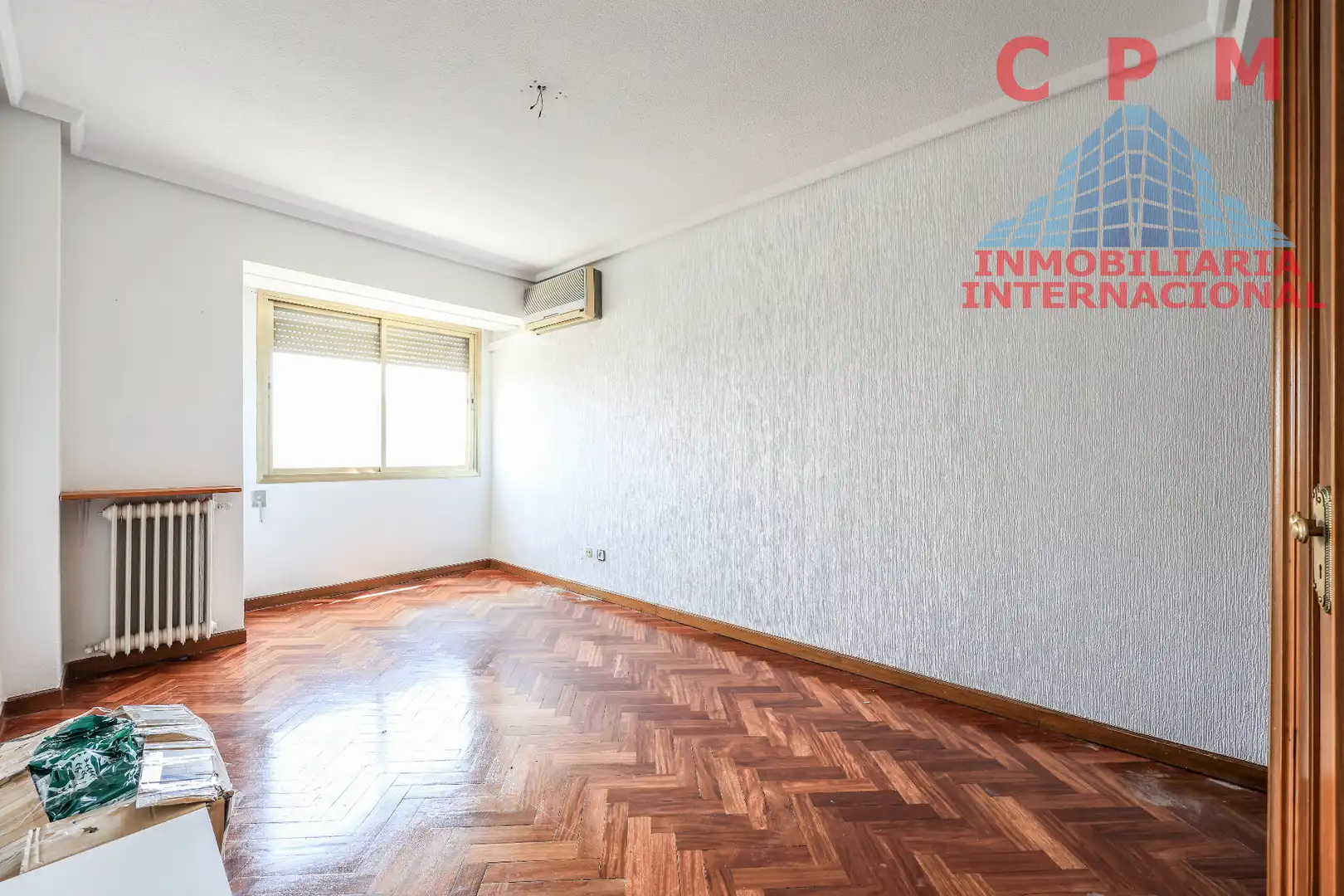 Living room of Flat for rent in Madrid  with Air Conditioner, Heating and Parquet flooring