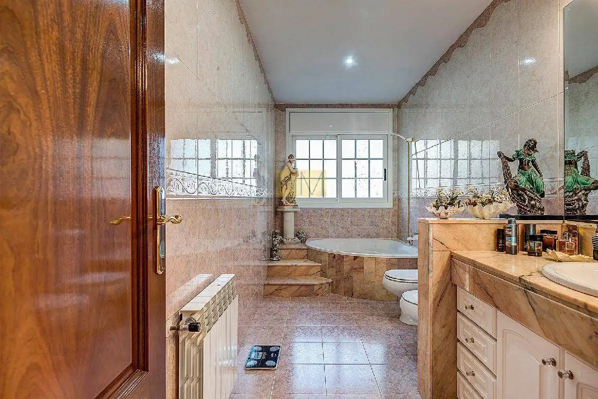 Baño de Casa o chalet en venta en Vallirana con Aire acondicionado, Calefacción y Jardín privado