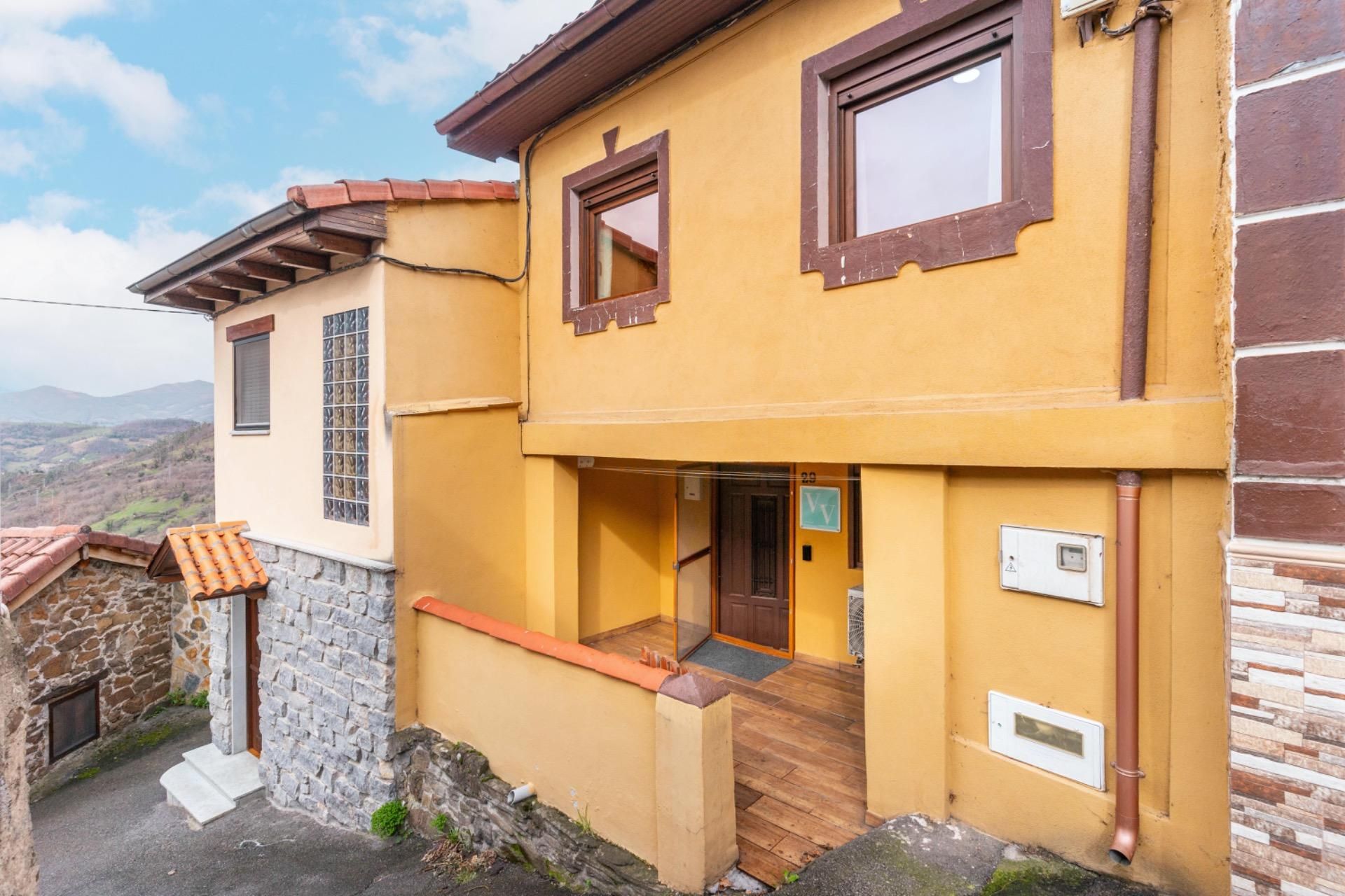 Exterior view of Single-family semi-detached for sale in Mieres (Asturias)  with Air Conditioner, Terrace and Furnished