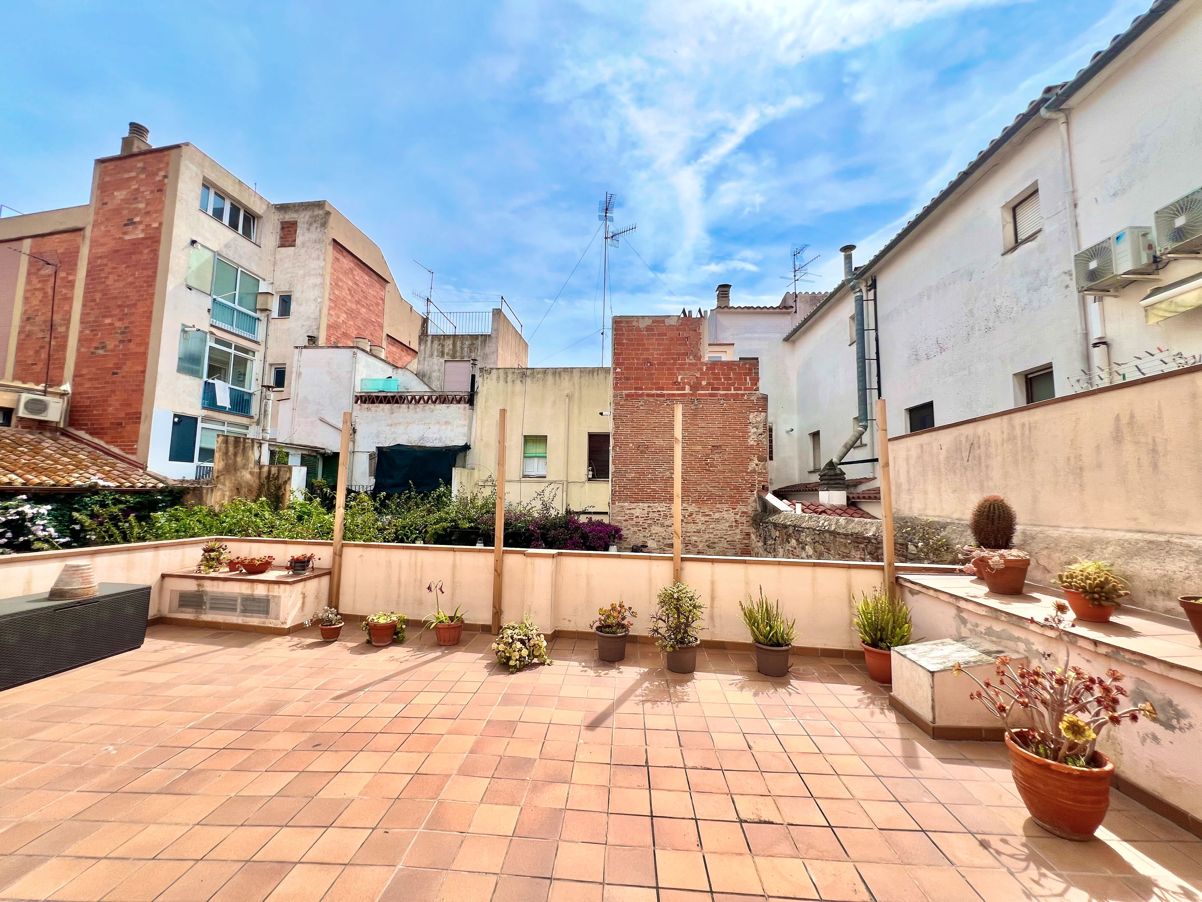 Vista exterior de Casa adosada en venda en Palamós amb Calefacció, Terrassa i Balcó