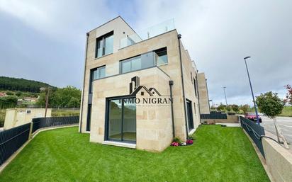 Exterior view of Single-family semi-detached for sale in Vigo   with Terrace and Balcony