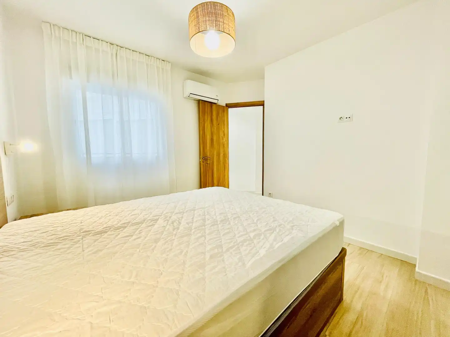 Schlafzimmer von Wohnung zur Miete in Córdoba mit Klimaanlage, Heizung und Terrasse